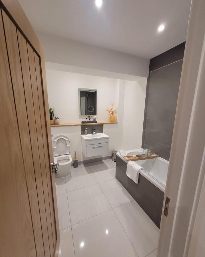 Luxury 1 Bed Apartment In The Centre Of Rochester Rochester  Bagian luar foto