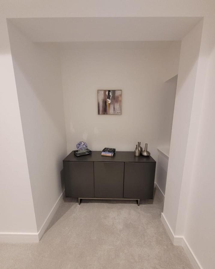 Luxury 1 Bed Apartment In The Centre Of Rochester Rochester  Bagian luar foto